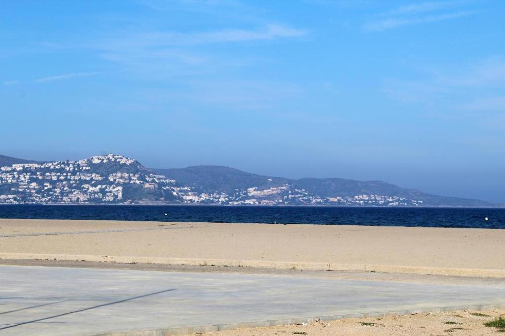 شقة إمبوريابرافا  في Vista Al Mar, Wifi, Centro المظهر الخارجي الصورة